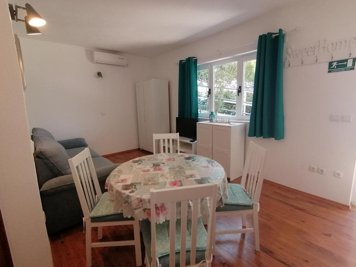 Apartmani Mares - 20 M From The Beach Brela Exterior photo