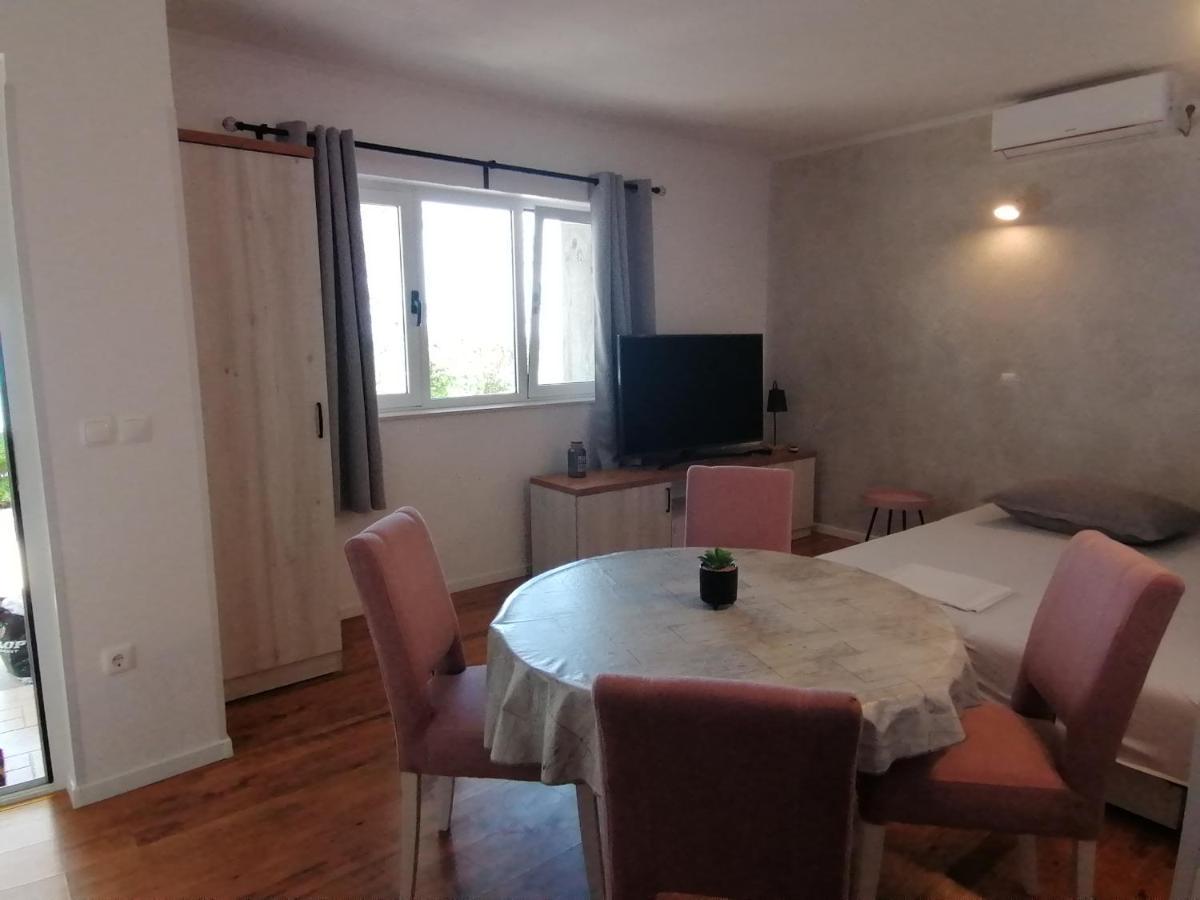 Apartmani Mares - 20 M From The Beach Brela Room photo