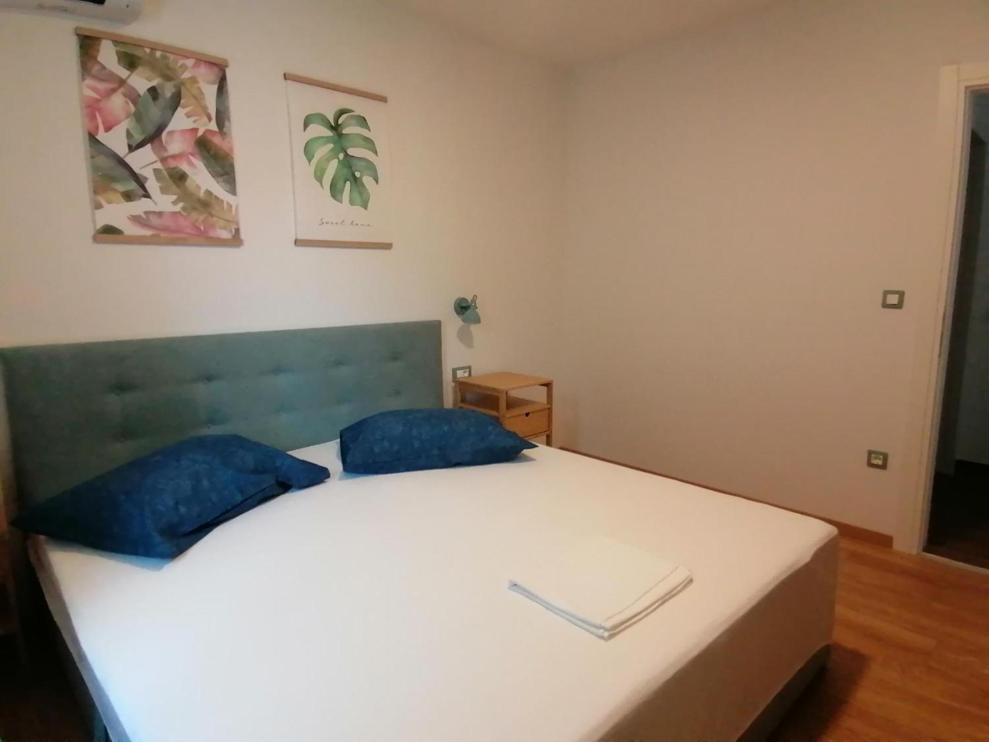 Apartmani Mares - 20 M From The Beach Brela Exterior photo